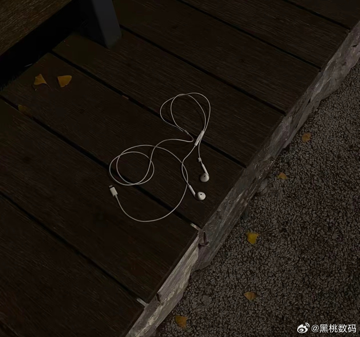 有线耳机被淘汰10年翻红销量暴涨不知道为啥今年突然有限耳机又火起来了，难道是真