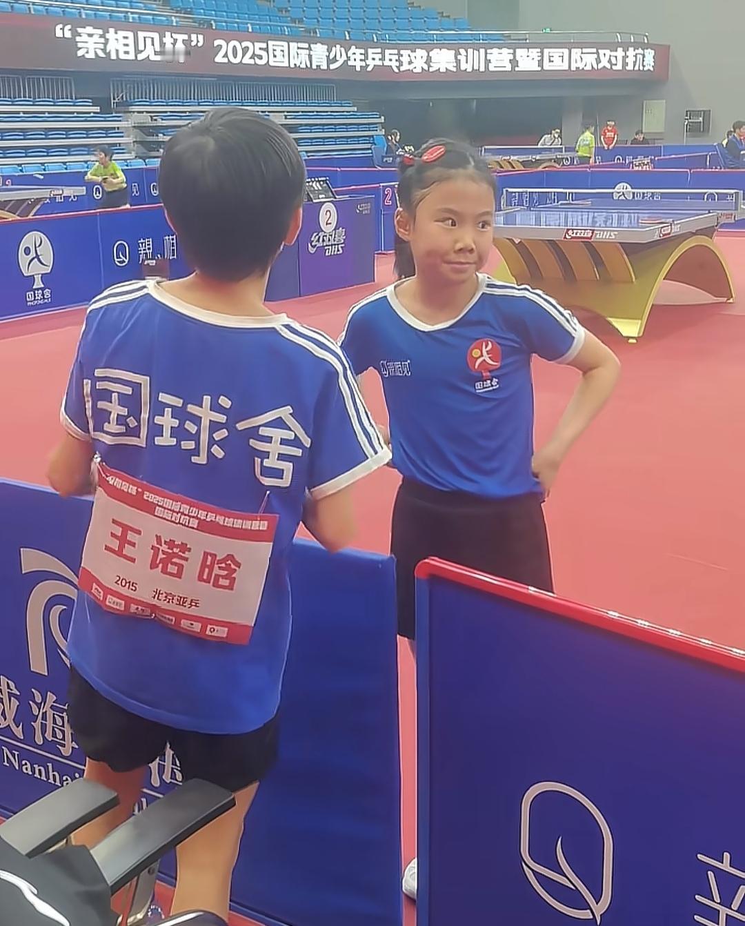 王楠女儿笑笑，天赋不够，努力来凑。她爸爸说，就算她的能力可以进郭嘉，也不让她进。