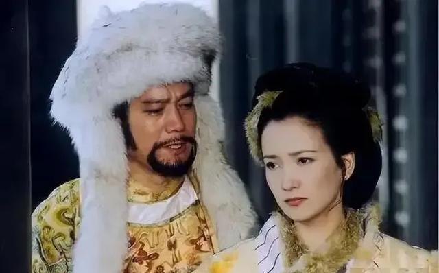 1235年，40岁的拖雷在哥哥窝阔台的金帐中饮下了毒酒后，窝阔台便私聊拖雷的妻子