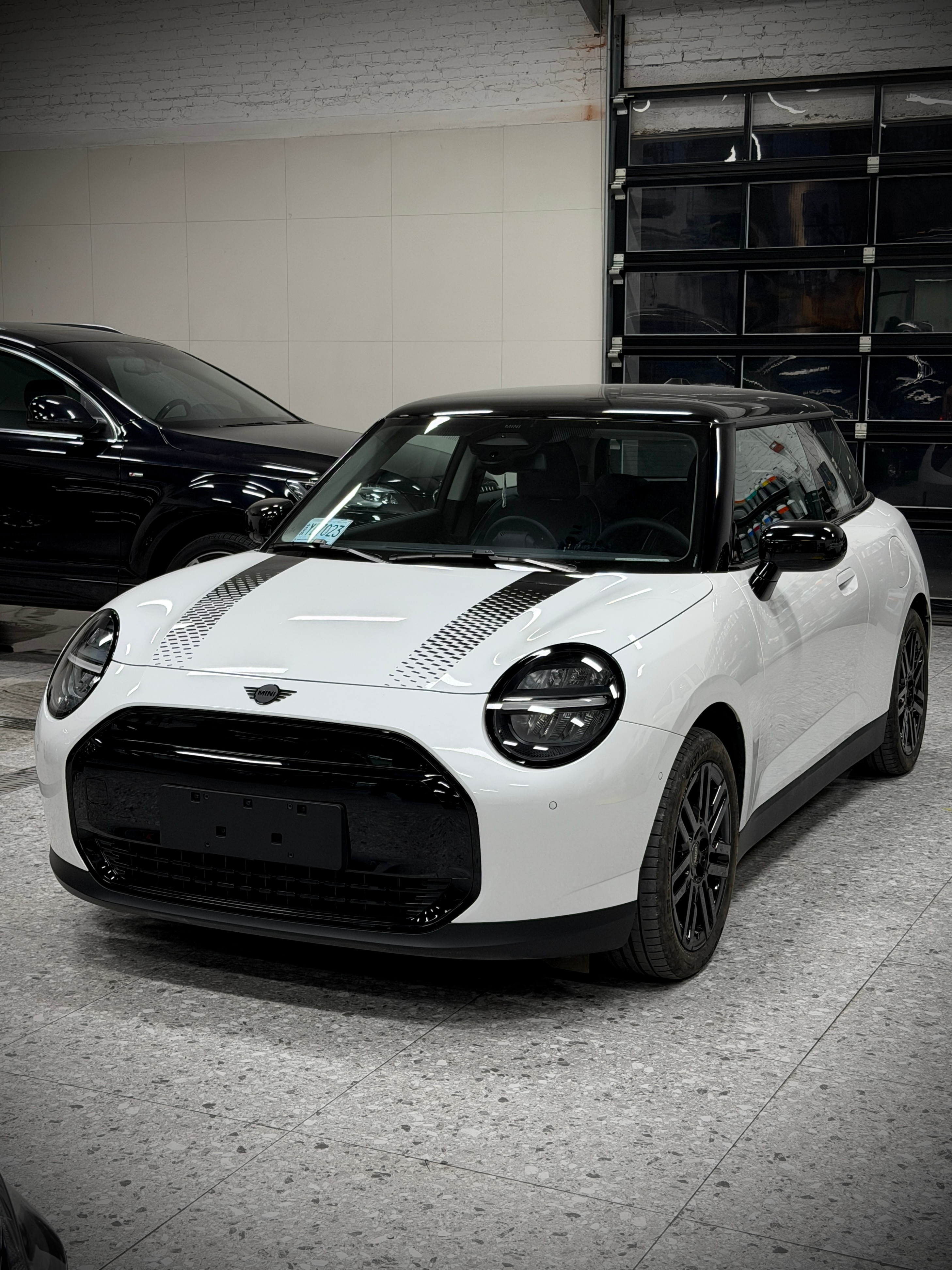 给我爽姐的J01电mini彻底黑化了🐼熊猫配色，黑嘴、黑标、黑轮子再加黑拉花