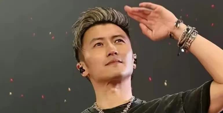 谢霆锋的离弃、成就了逆境中自强不息的张柏芝，而张柏芝的专注用心呵护带娃、成了她三
