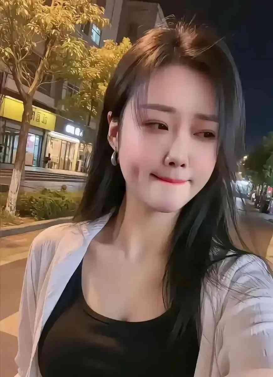 刚坐下就被追问有没有同居过。我听完头皮都炸了。相亲现场，男的上来就这么一句。