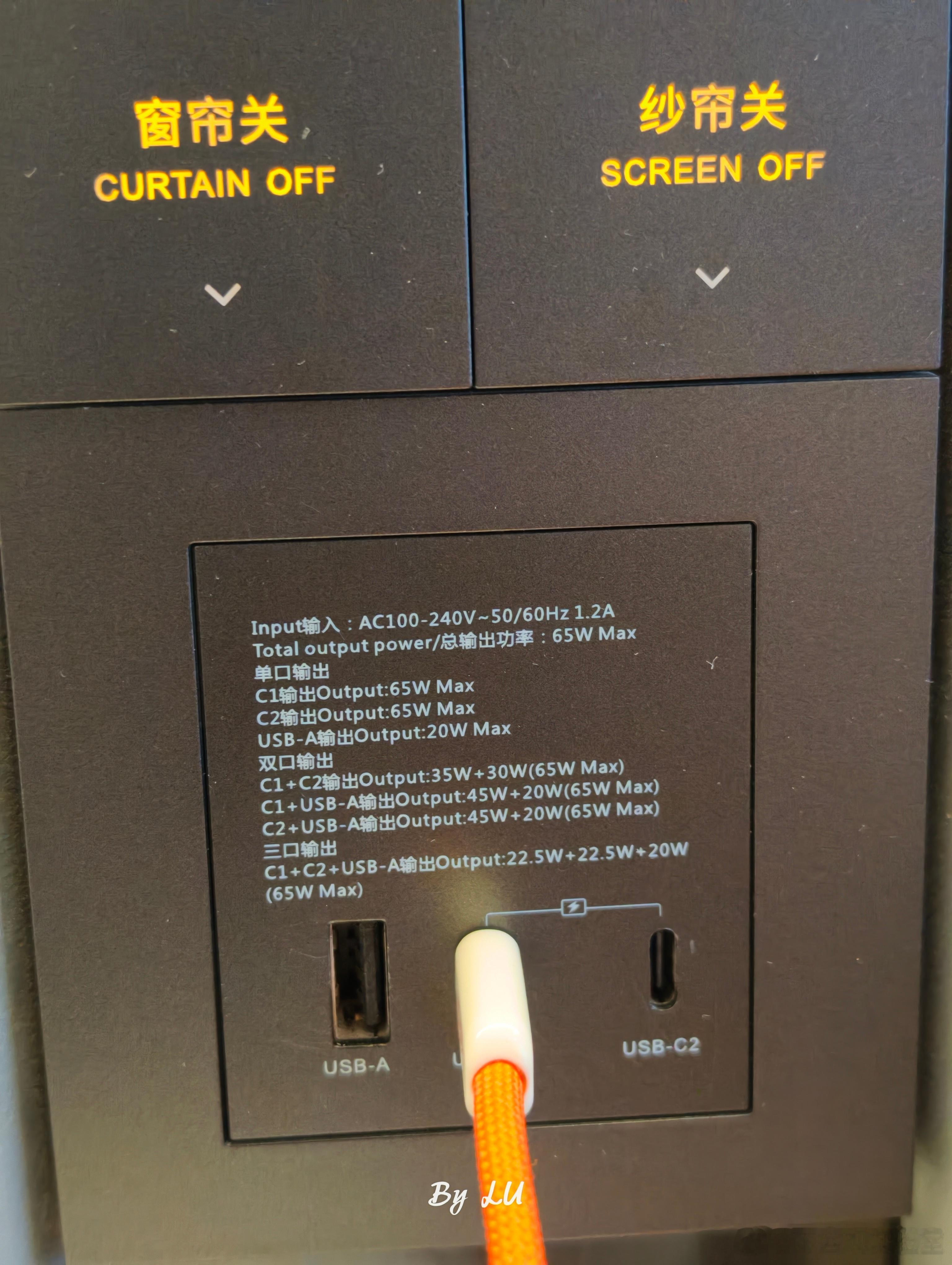 原来亚朵的墙插功率这么高吗…刚刚在床头没看到插座我还想骂街，结果人家C口6