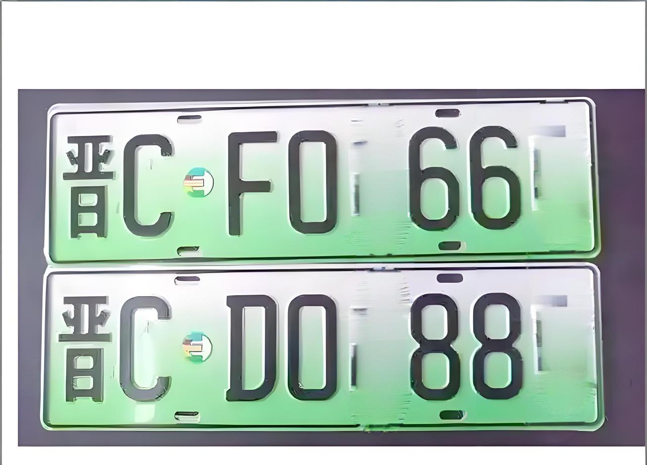 在路上我们经常看到新能源车，但是单看外观有时很难分辨是混动，还是纯电车，这次我教