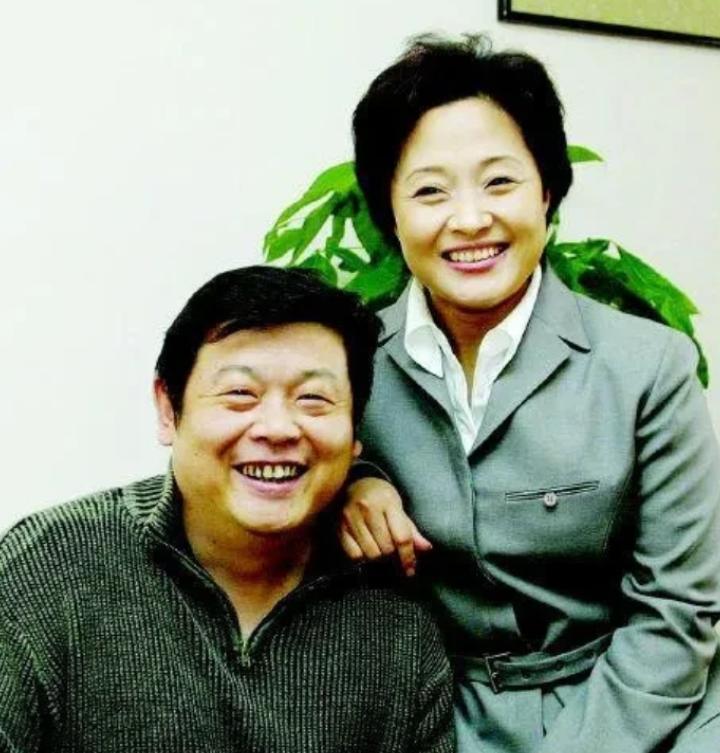 2005年，傅彪走了。留给妻子张秋芳的，不是存款，不是房产，而是200多万的债。