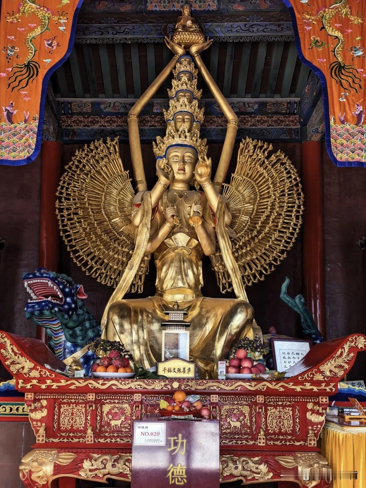 五台山显通寺国宝！别再把千钵文殊认成千手观音到五台山显通寺，很多人看见多臂