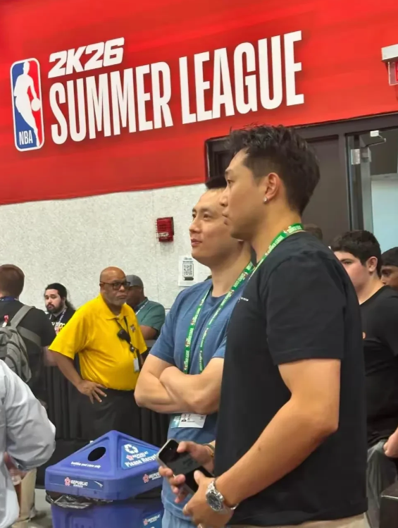 卢伟考察洛夫顿！据NBA媒体人透露：曝上海男篮外援洛夫顿将代表凯尔特人参加夏
