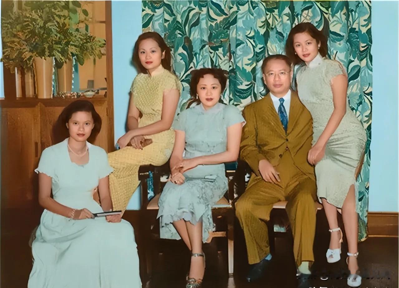 1949年，宋子文与妻子张乐怡及长女宋琼颐、次女宋曼颐、三女宋瑞颐的一张十分珍贵