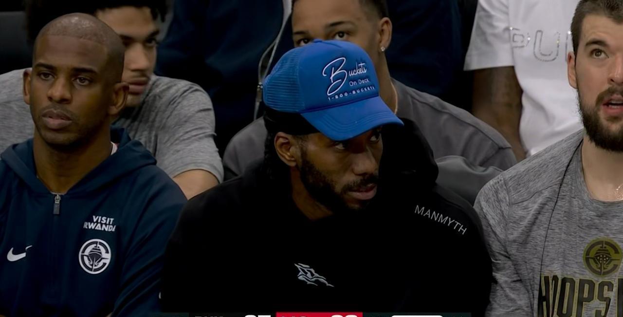 快船当家球星伦纳德真是太焦虑了！在今天快船主场迎战太阳的比赛中，当时比赛进行到了