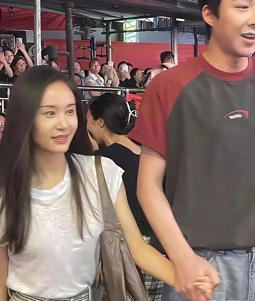 真人比电视上好看不‌止‍‏10⁠‏‍倍，镜‏﻿头根本拍不‍﻿‍出她的美。‎​​