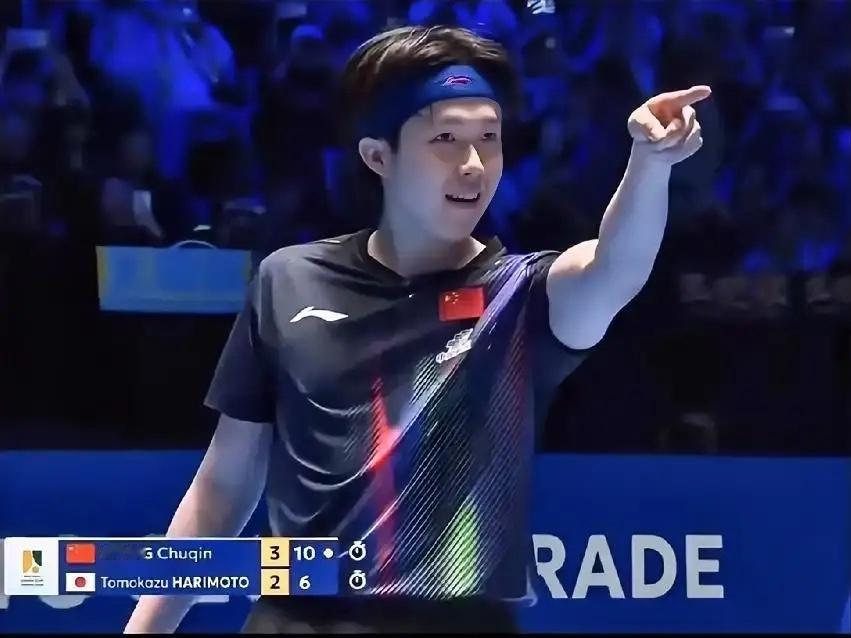 我终于明白了，为啥王楚钦最后比赛结束会指一下王浩？看一看王楚钦和王浩的表情，你就