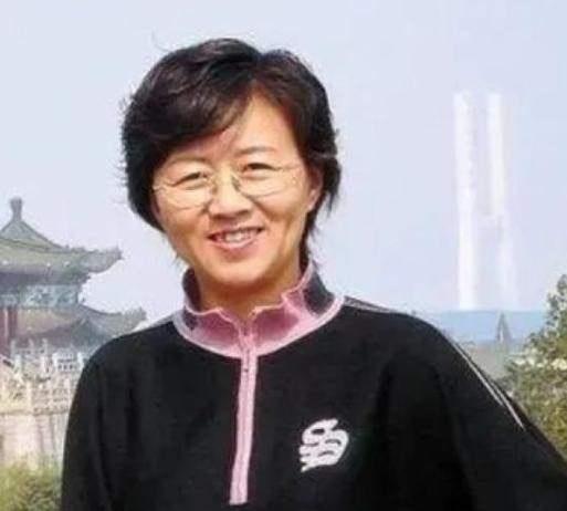 美国慌了，中国出了一位比导弹还可怕的女人！谁能想到，中国的东风17导弹出自她之手