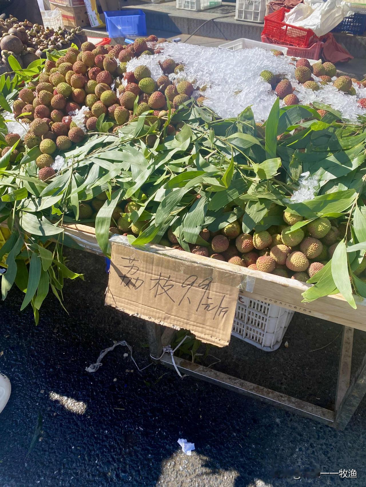 大连超市里的荔枝只卖9.9元／。打心眼里说，荔枝对我的吸引力很大，我从小就爱吃，