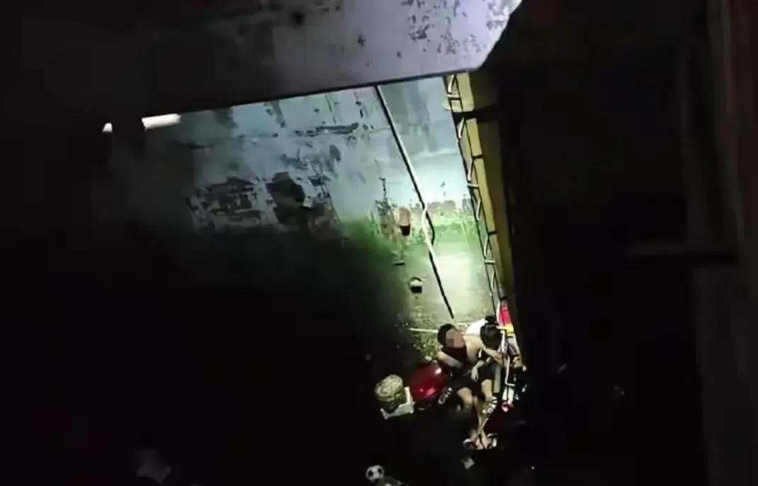 事发大连！父亲带十岁女儿去夜钓，迟迟未归，妻子打了好多电话也无人接听，急着赶到钓