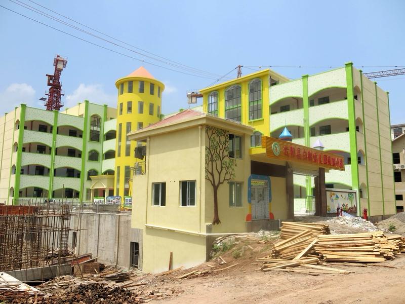 2016年9月1日，我们创办的第一个民办学校正式开学了。1800名学生，万象更新