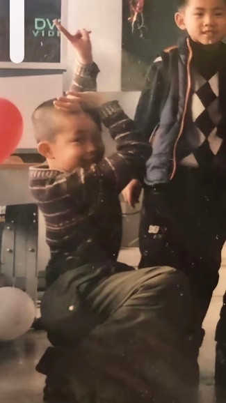 和小时候一模一样哈小王哥