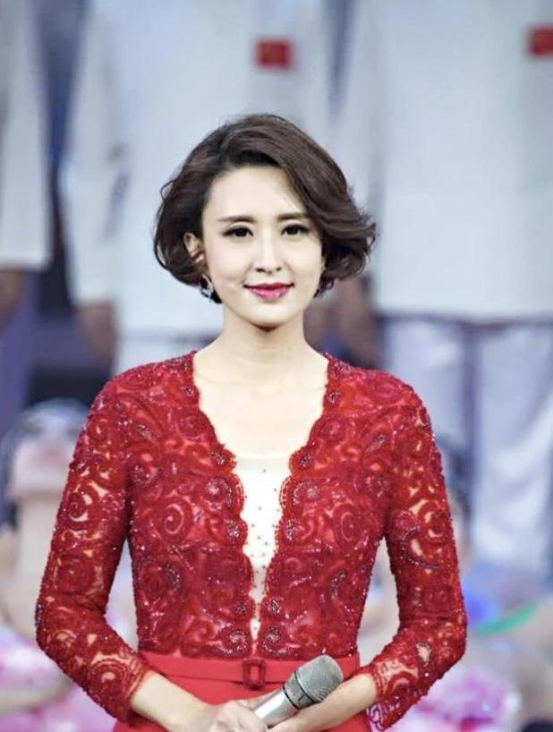 2013年，34岁的张蕾经毕福剑搭线，认识了54岁的富高王吉财，一见面，她就打起