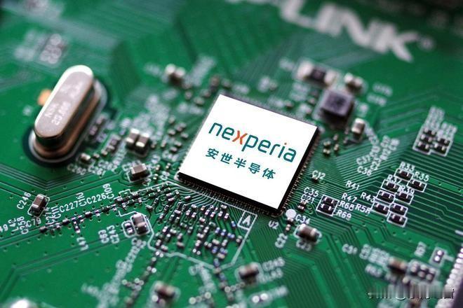 荷兰现在最好的选择就是赶紧“认错止损”，别再硬撑着当“棋子”了。首先得放下