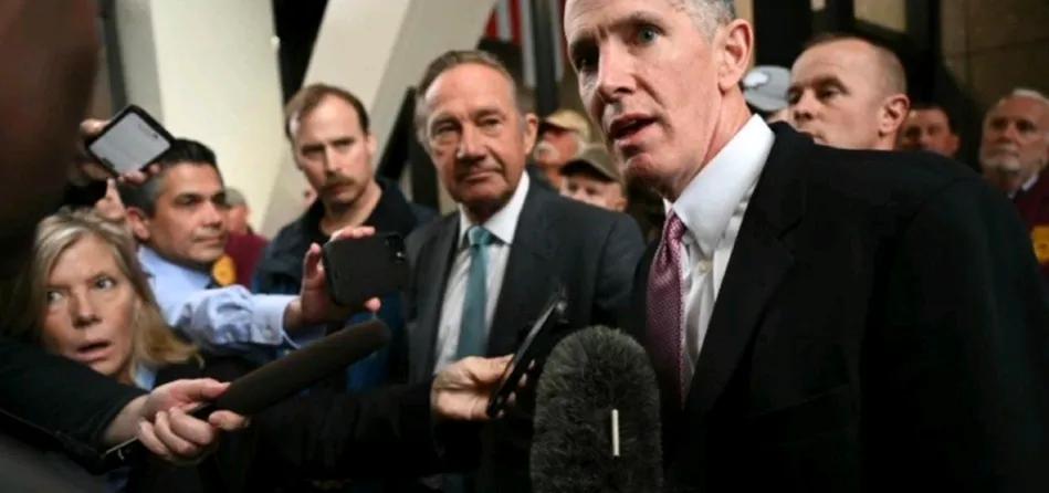 CNN报道，当地时间26日，此前受到美国总统特朗普支持和背书，即将参选明尼苏达州