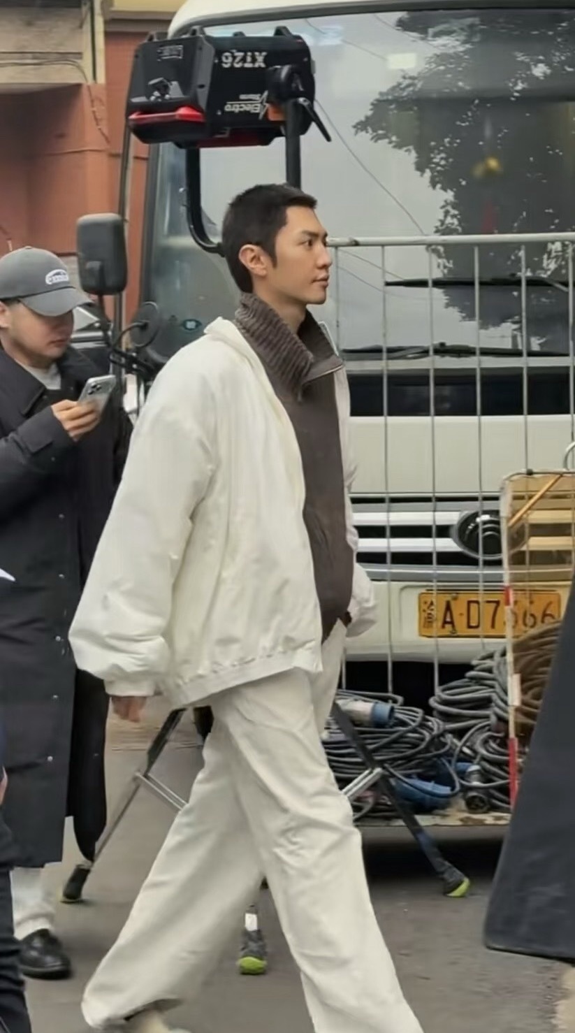 陈哲远寸头返场陈哲远的寸头真的是又精神又帅气，轻松驾驭各种发型呀