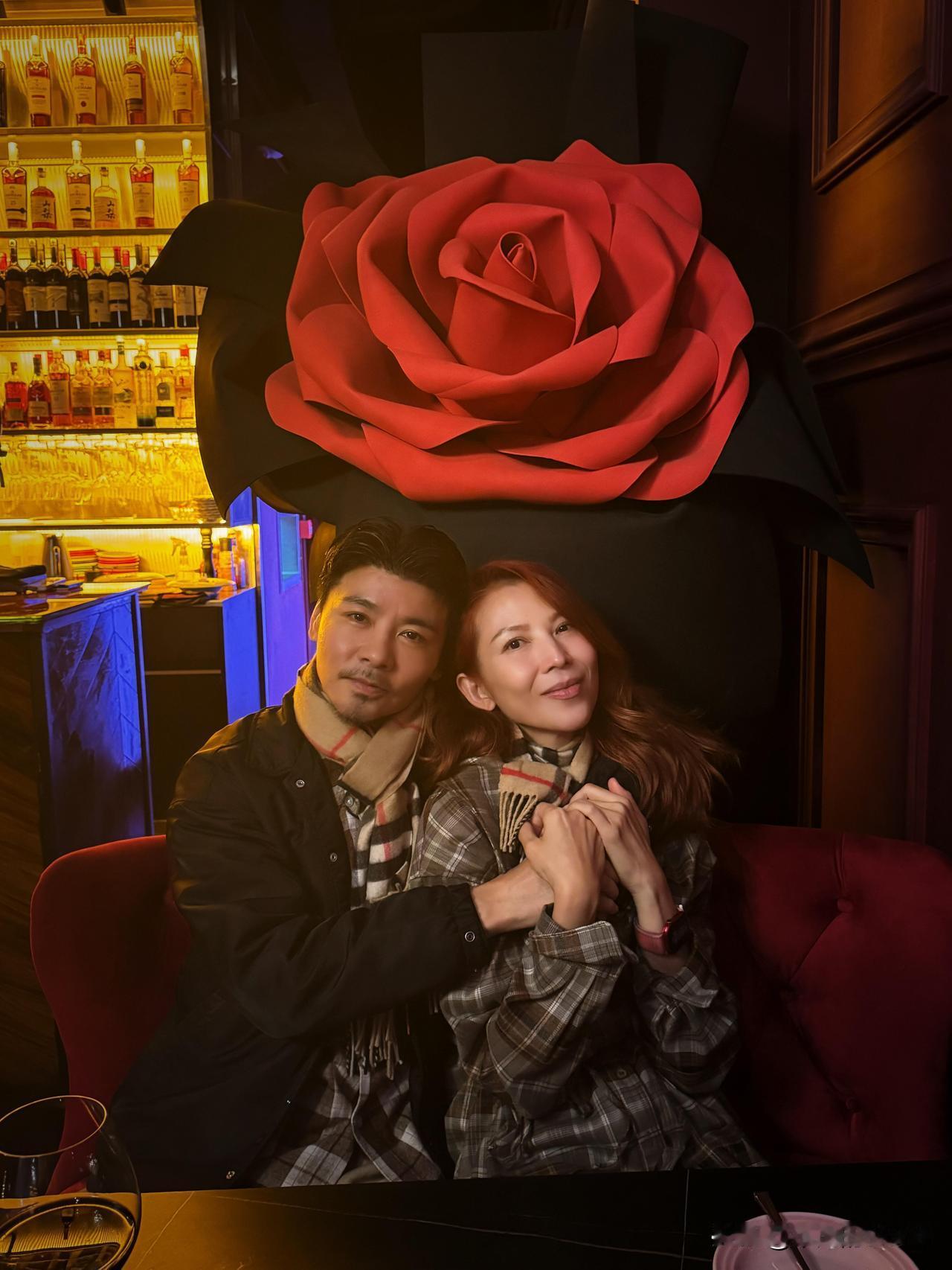 1月12日，蔡少芬发文庆祝与老公张晋结婚18周年，并配文“今日係我們兩公婆互相忍