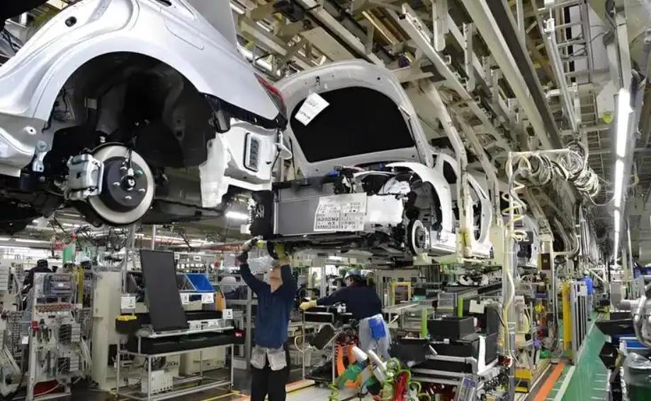 比亚迪仰望U9，突袭了日本老家，让日本汽车圈的人吵疯了。自从2023年中国汽车