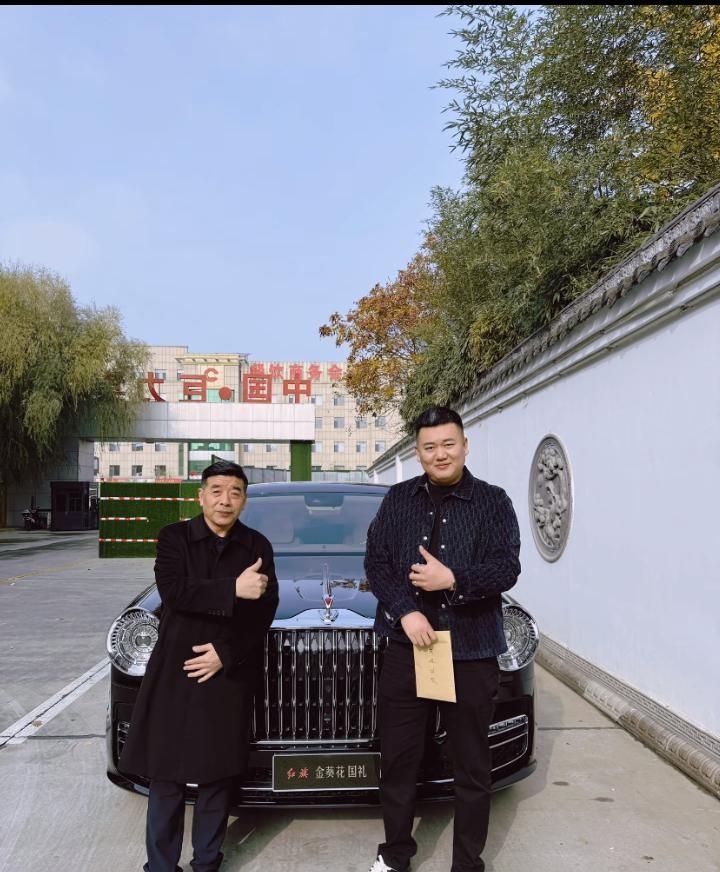 张晓民刚把850万红旗金葵花开出交付中心，一脚油门直奔保定巨力集团找杨总。新车