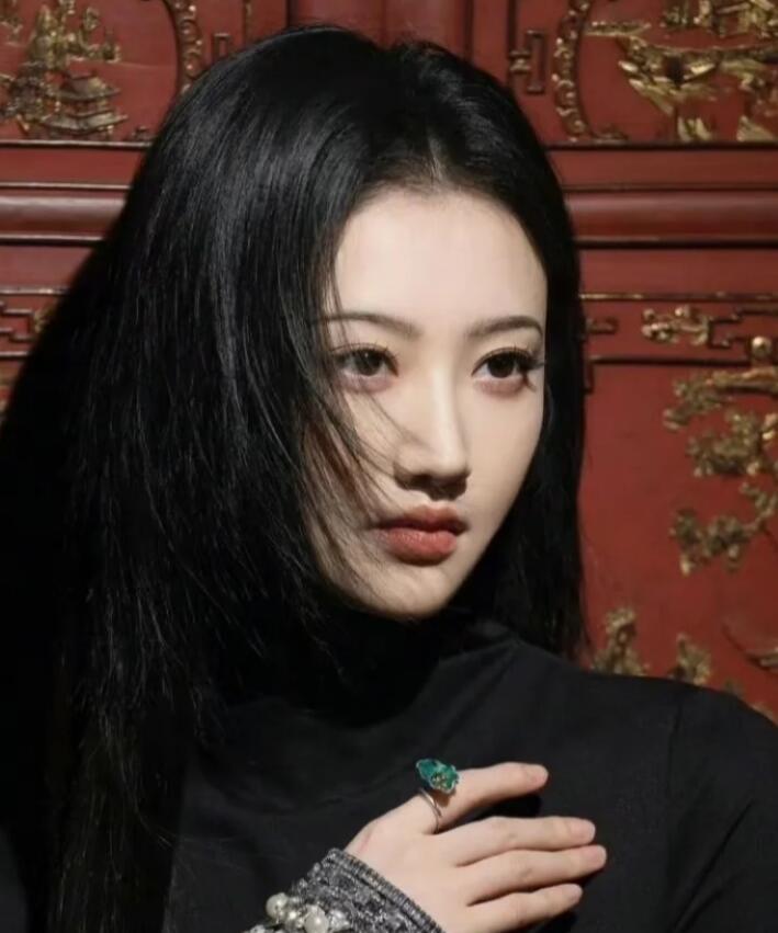 景甜这波「司藤回归杀」是真实存在的吗？！当年靠旗袍细眉美到出圈的她，如今在新造型