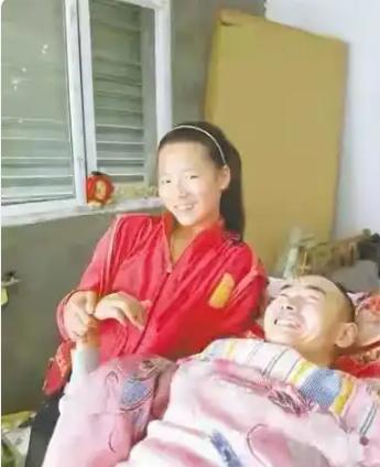 安徽一男子干活时从高处摔落，导致全身瘫痪。哪料，这个节骨眼上，妻子竟连夜收拾东西