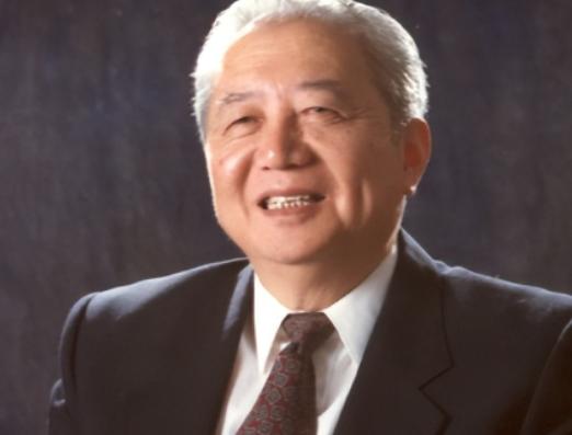 2001年，美国将一批淘汰的机器高价卖给中国，导致我国亏损好几亿，就在美国准备看