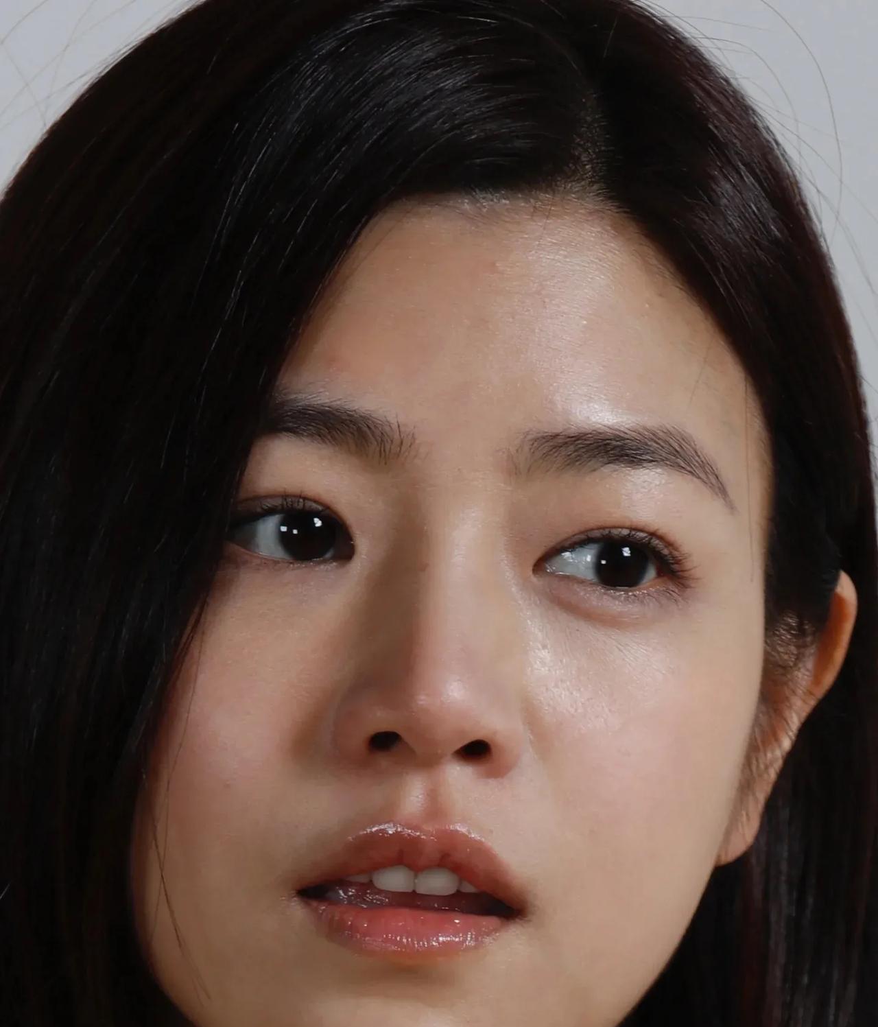 陈妍希生图，她身材一般但脸是真好看，特别适合青春靓丽的大学生角色。#陈妍希#