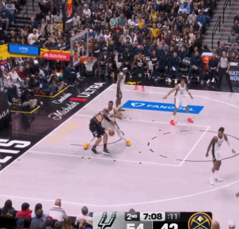 瓦兰丘纳斯这种球员真恶心……技不如人就开始耍下三滥手段，丢球走丢人，强烈建议联