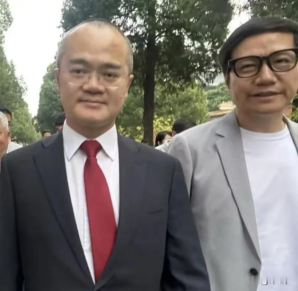 有网友评论王兴说，我搞不懂，送外卖好还是进厂好，感觉大家都在用脚投票。因为美