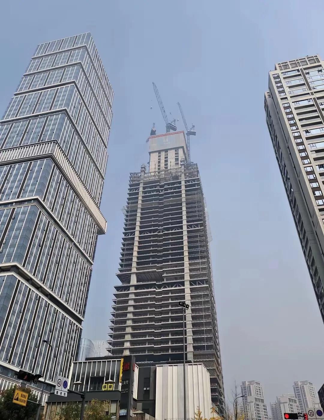 这就是未来的中国西部第一高楼成都天府新区这里，中国中海投资的，总投资约110亿