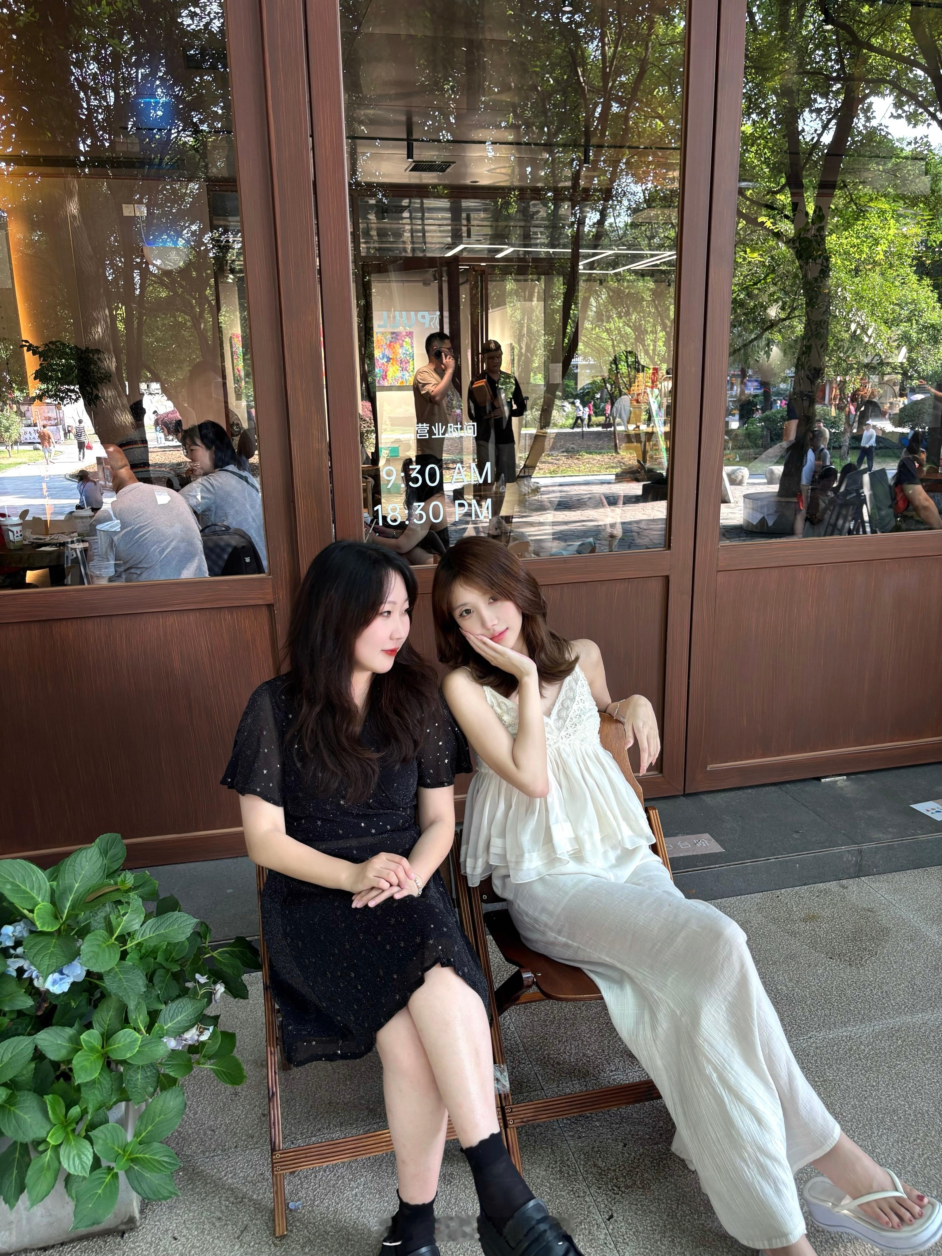 和朋友聚会的开心​​​