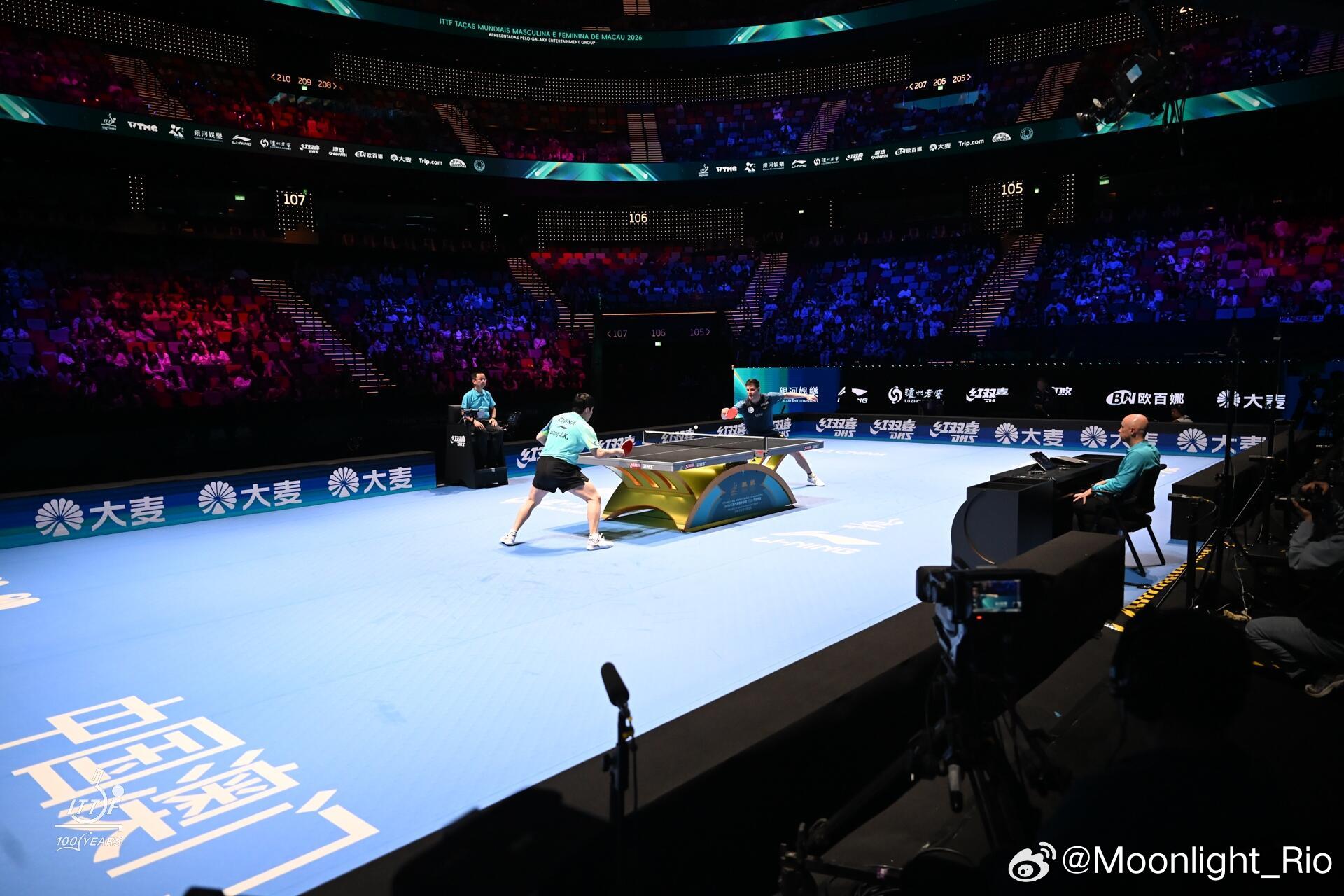 奥恰洛夫：刚上飞机，先报个平安✈️这次世界杯打完，心情有点复杂——赢了两场让自己