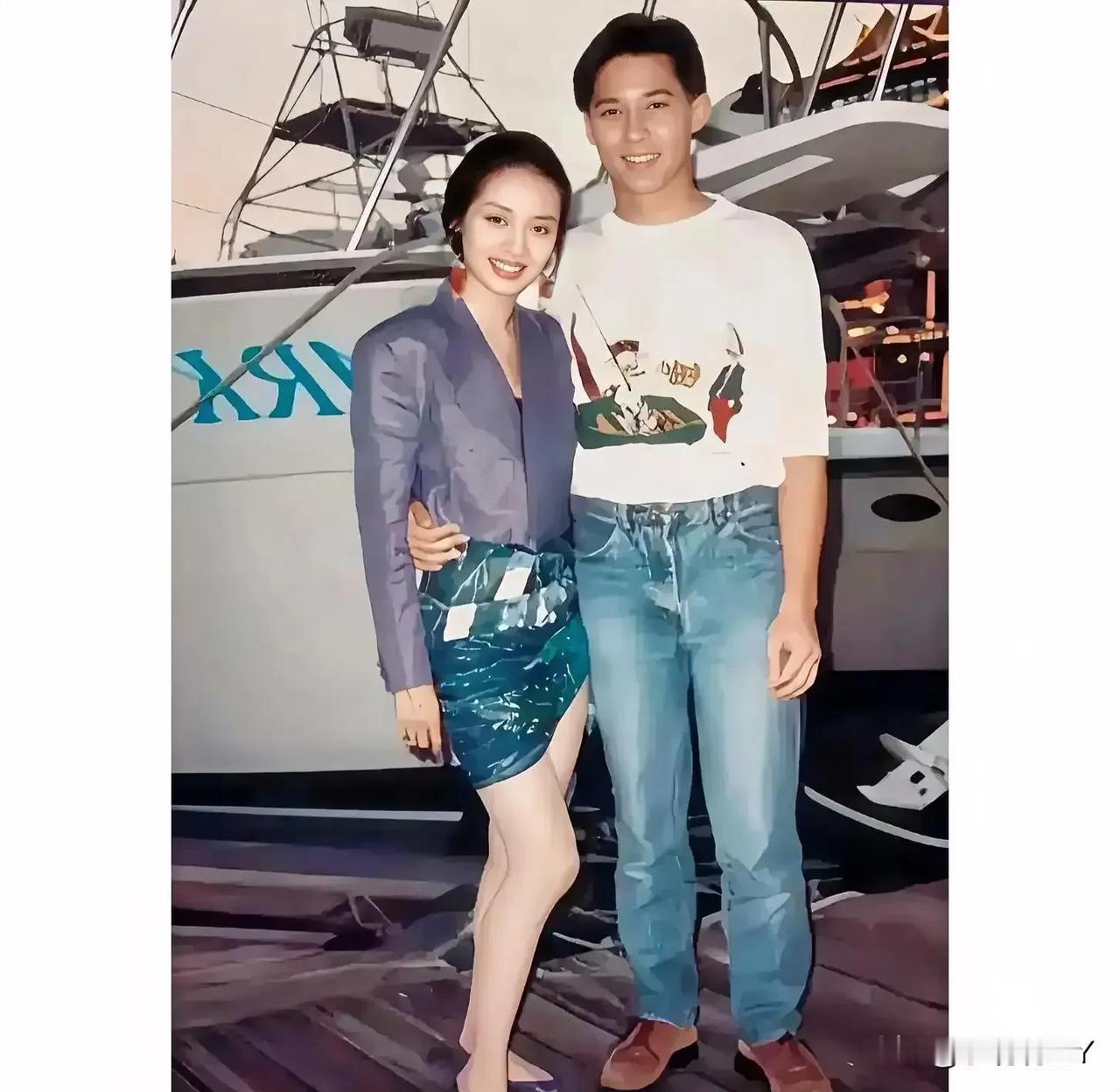 上世纪八十年代末，巴西，梅艳芳与男友刘米高的合影旧照，那时候的梅艳芳美丽动人，刘