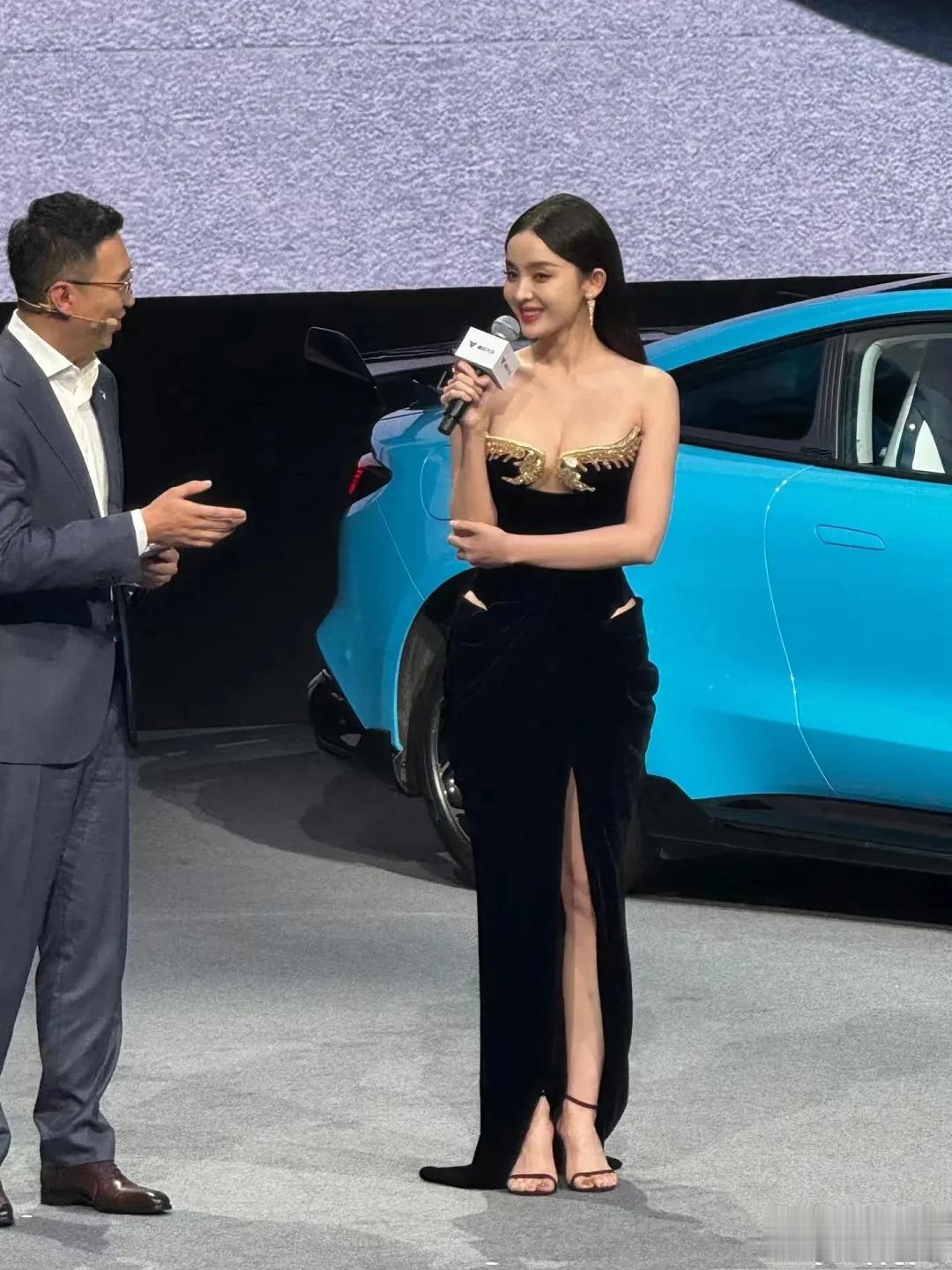 古力娜扎眼睛是不是近视啊？眼神不太聚焦的样子，尤其是最后一张～