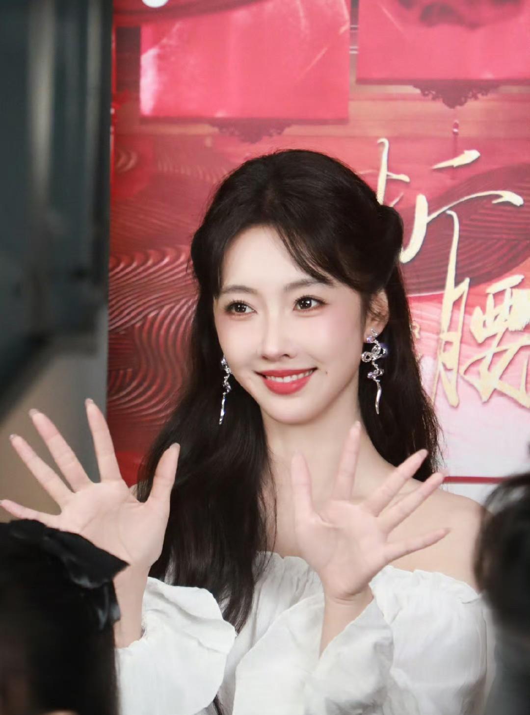 感觉宣璐好美啊，不知道为什么还没有大火，大概是因为娱乐圈的顶级美女太多了吧，宣璐