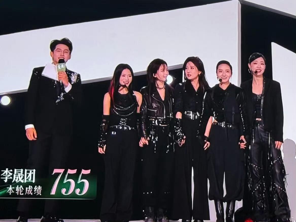 《浪姐6》成团夜尘埃落定，最终荣耀归属揭晓：叶童斩获年度总冠军并稳坐C位，王珞丹