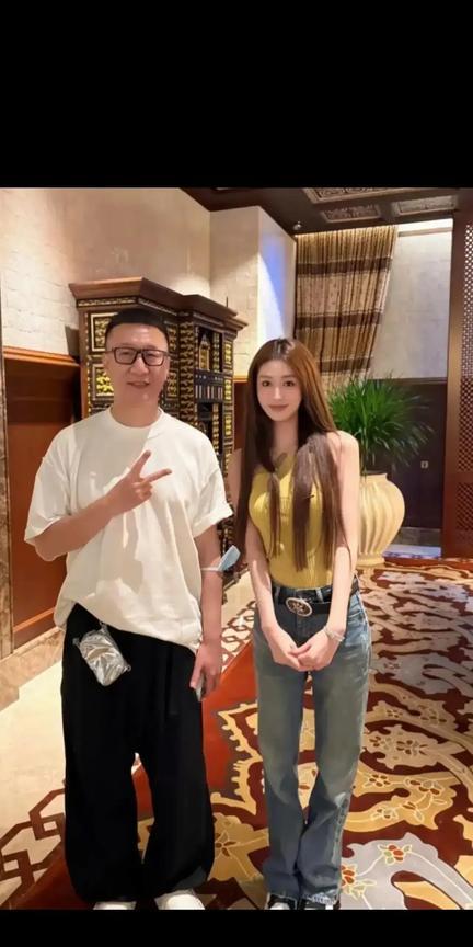 孙红雷旁边女孩子是谁吗？非常有气质
