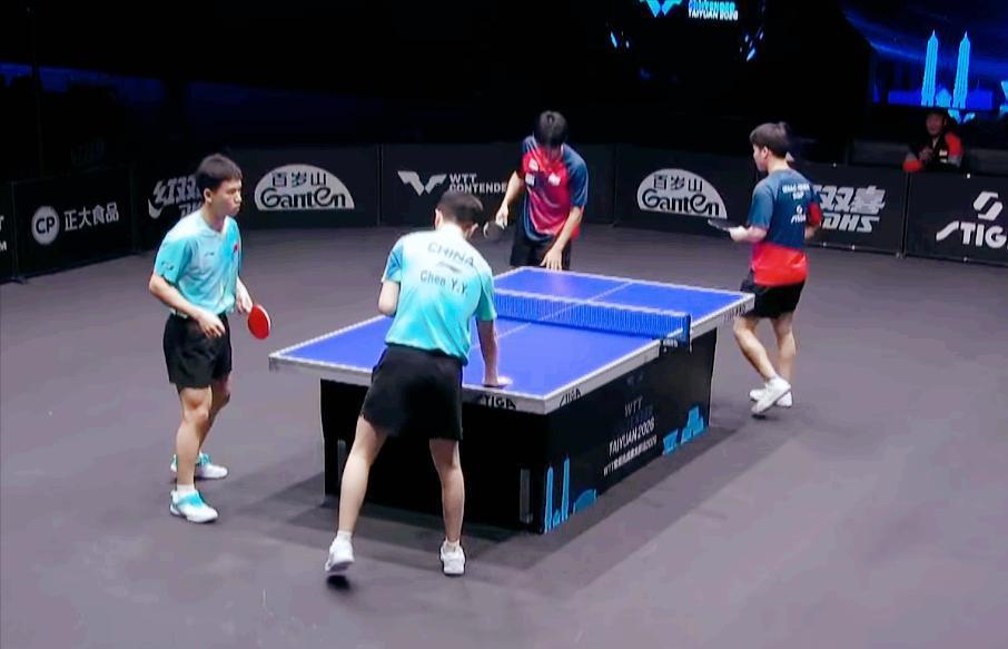 我去！陈垣宇/向鹏差点爆冷，最后赢2分翻盘！看国乒小将打球太吓人了，一点也不