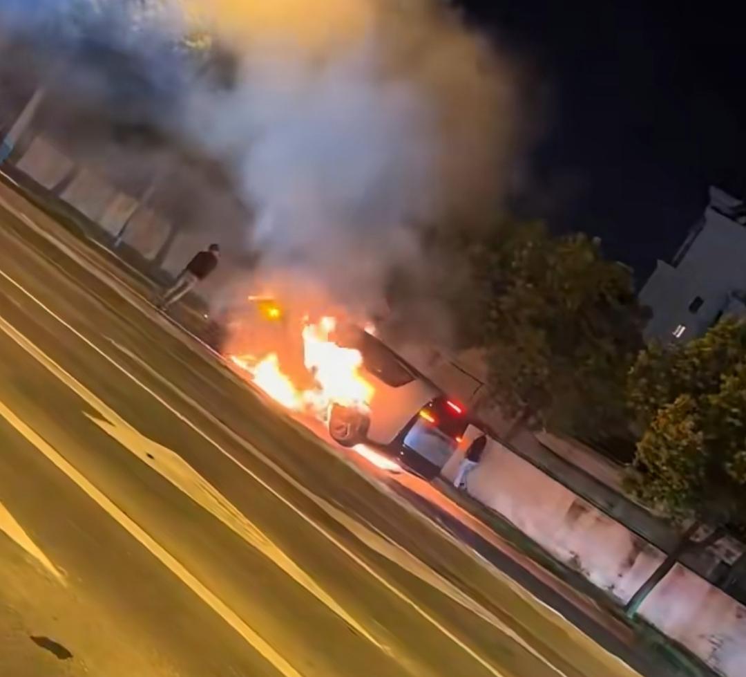 上海一辆理想汽车发生起火事件，还好司机和乘客跑得比较快呀！这起事件和其他事件有