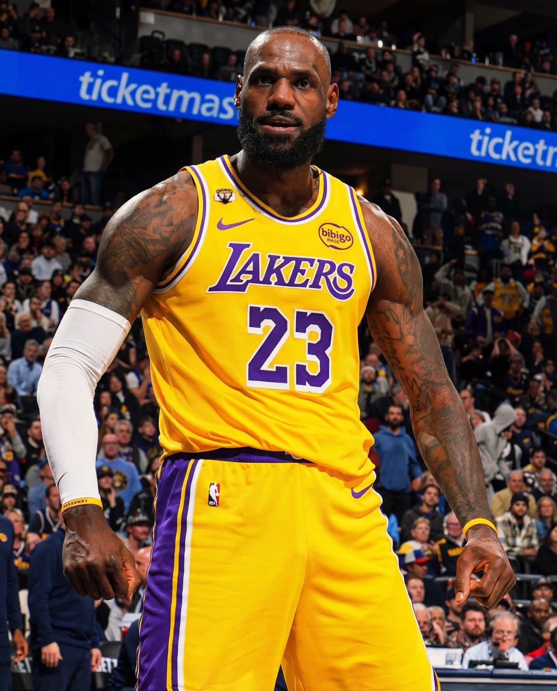 湖勇大战第二回合，湖人105比99战胜勇士！！！——詹姆斯，20分7篮板10助攻