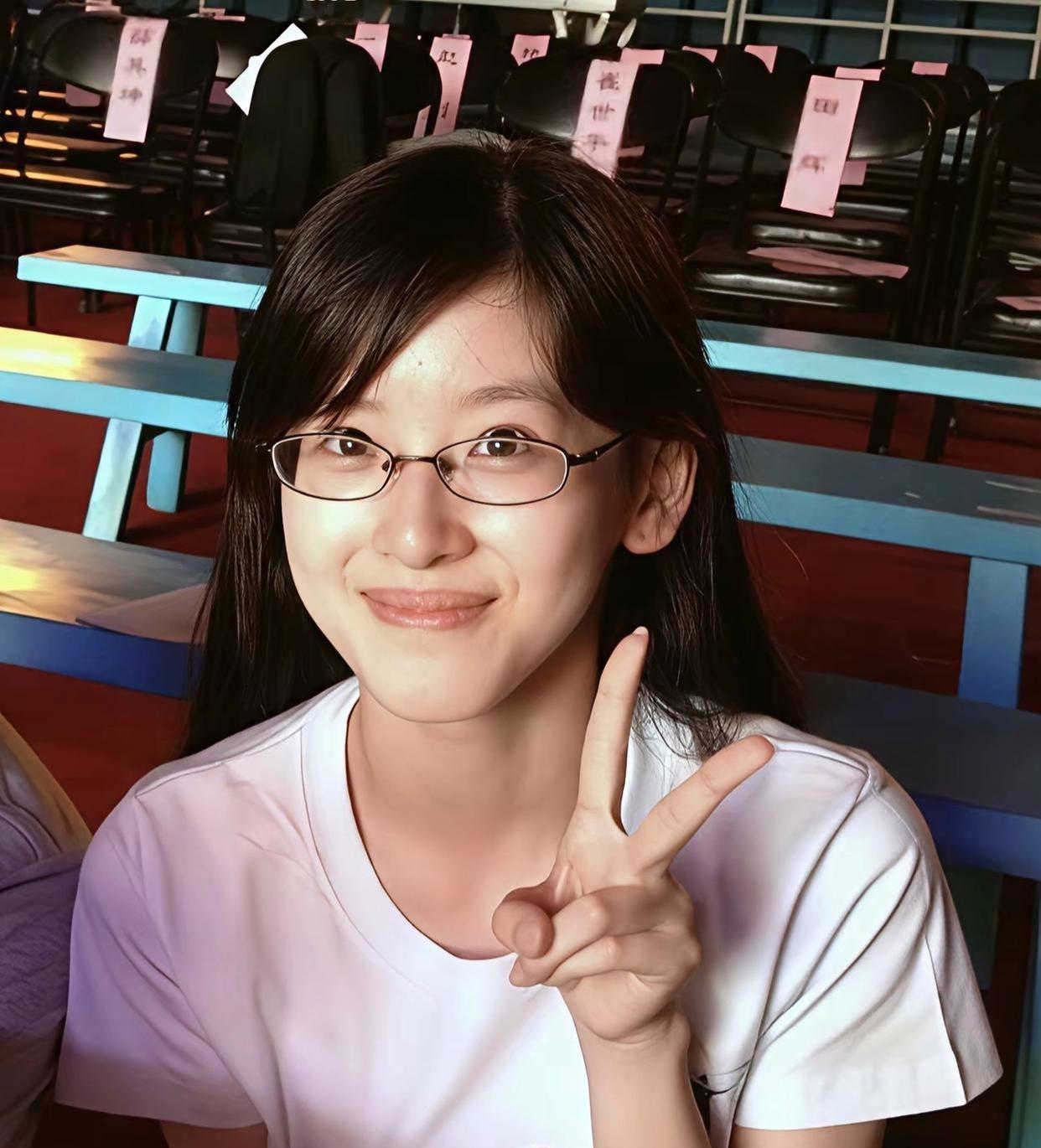 学生时期的奶茶妹妹​​​