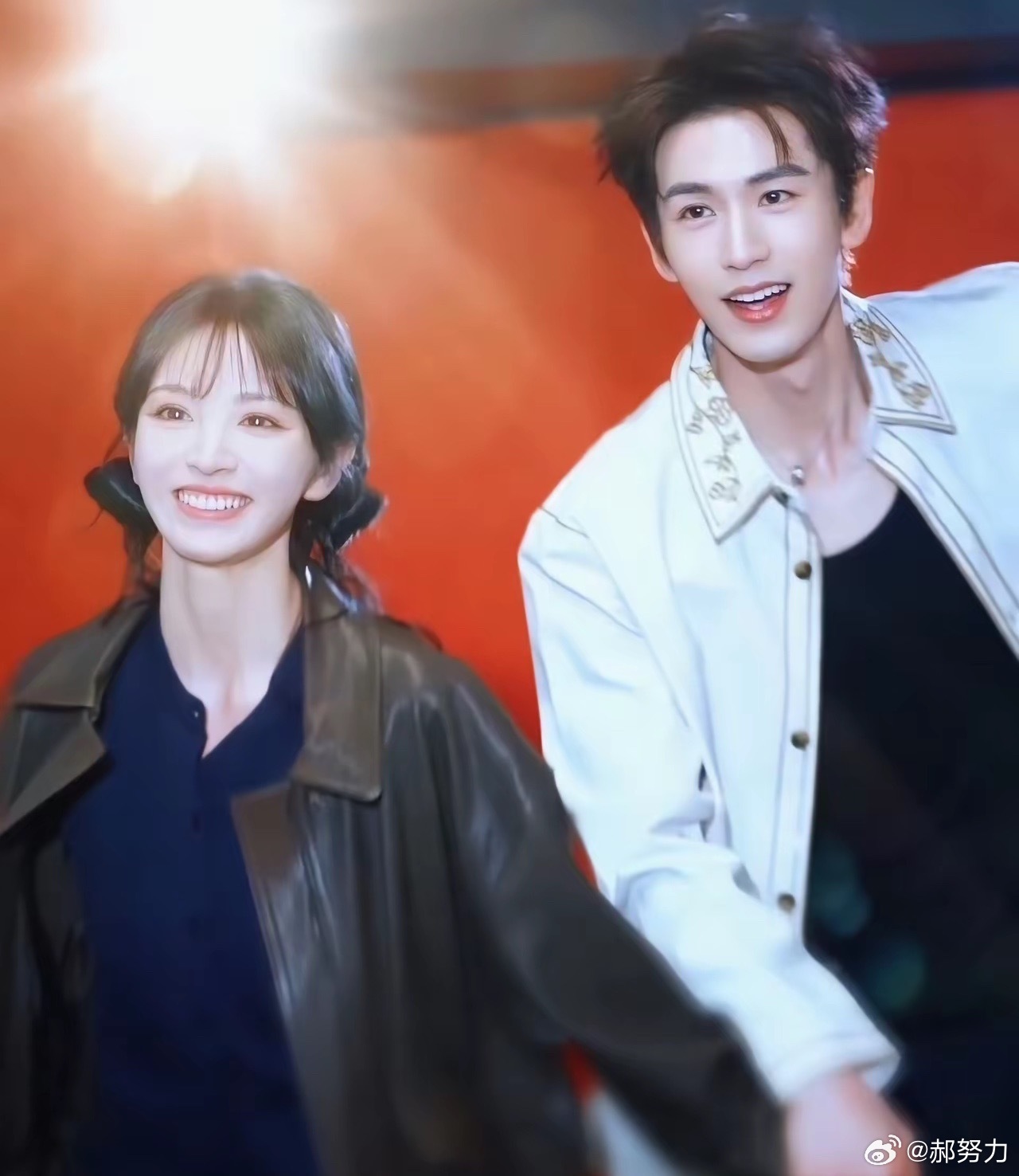 有没有觉得《逐玉》太过了两大平台给的待遇真好《骄阳似我》都没有享受到，张凌赫真幸