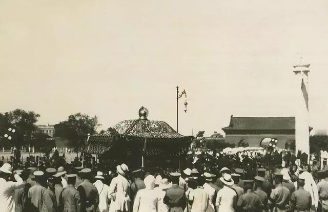 袁世凯临终前叮嘱儿子：给我送葬时，见穿红衣之人，除掉方可自保段芝贵，何许人也