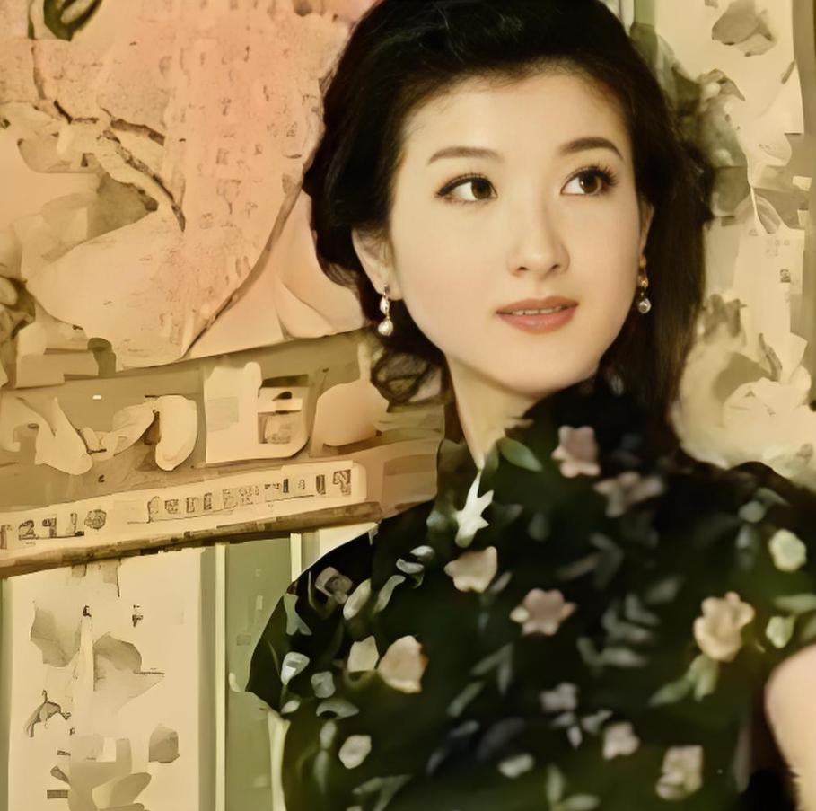 1935年，一青楼女子恳求37岁张伯驹：“带我走吧！我还是清白之身！”张伯驹递给