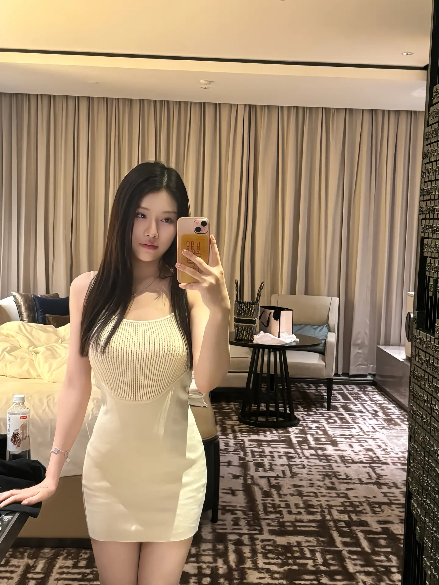 拔屌无情？一名女子爆料自己和郭昊文谈恋爱，但郭昊文不承认她这个女友，说自己另有女