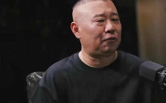 郭德纲把儿子当臣子现在想抱孙子，晚了郭麒麟一年回家三次，进门先鞠